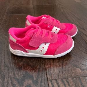 Like new hot pink toddler girls saucony sneaker